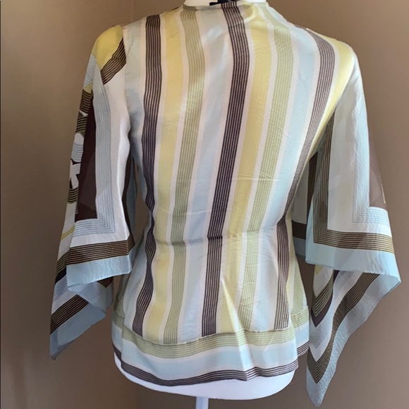 Scarf-like flowy top - Picture 2 of 7